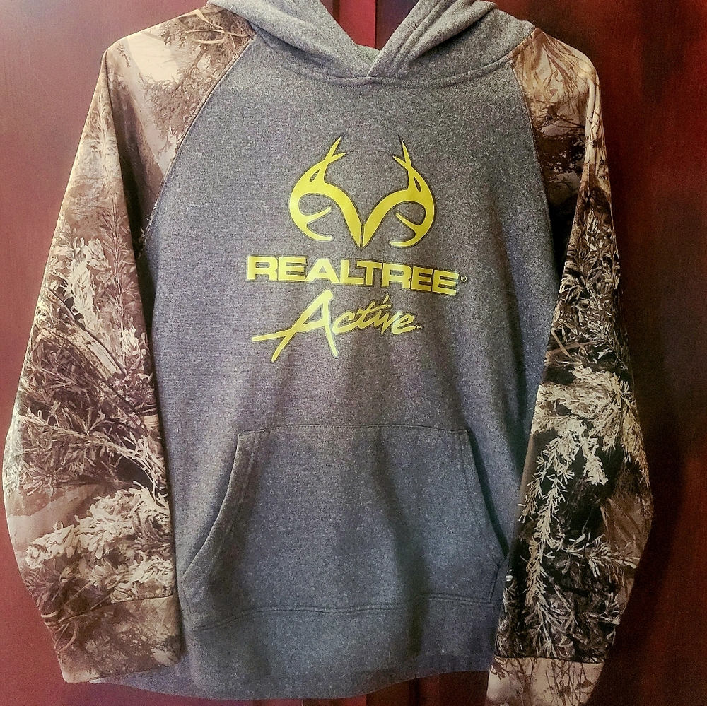 🌷3 for $15 2 YXL Realtree Hoodie's